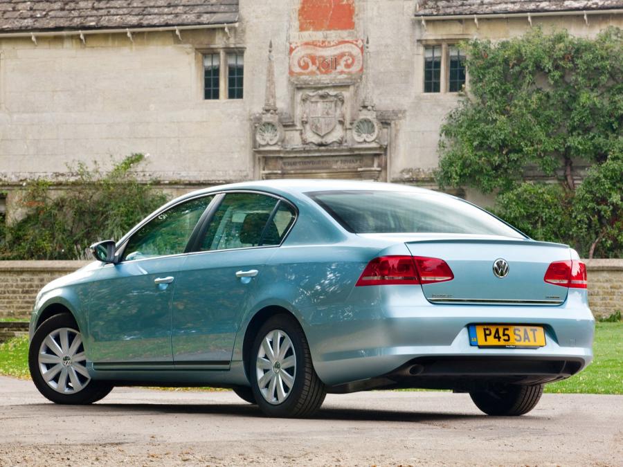  Volkswagen Passat BlueMotion 2010 года  (UK) (фото 11 из 15)